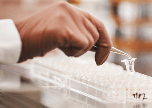 IQOS_cigaretes_karsējamā_tabaka_zobu_emaljas_krāsa_smēķēšana