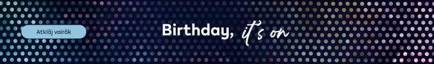 Tumšs fona raksts ar punktiem, tekstu baltā krāsā: „Birthday, it's on”, krāsu uzplaiksnījums labajā pusē un pogu "Atklāj vairāk".