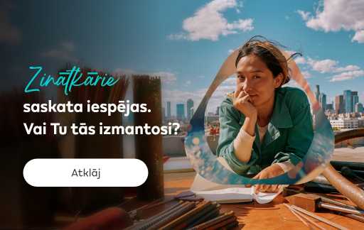 Persona ar pilsētas panorāmu fonā saulainā dienā, apkārt redzami kabeļi un instrumenti. Banerī redzams teksts: “Zinātkārie saskata iespējas. Vai Tu tās izmantosi?” un poga “Atklāj”.