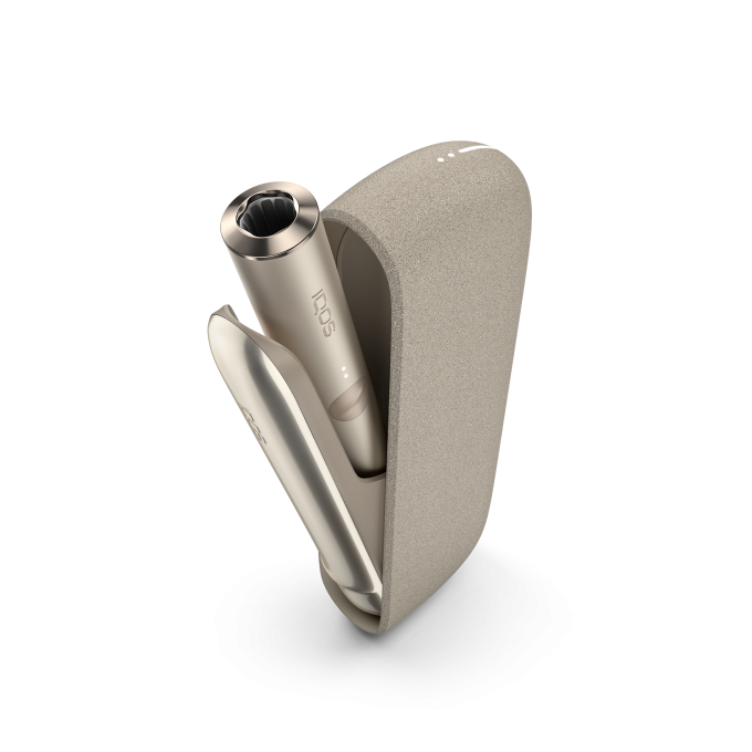 IQOS ILUMA Pebble Beige turētājs ierīces iekšpusē ar atvērtām durvīm