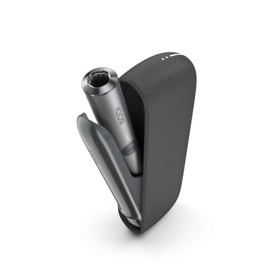 IQOS ILUMA Pebble Grey turētājs ierīces iekšpusē ar atvērtām durvīm