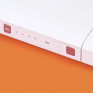 IQOS 2.4 лежит на боку.