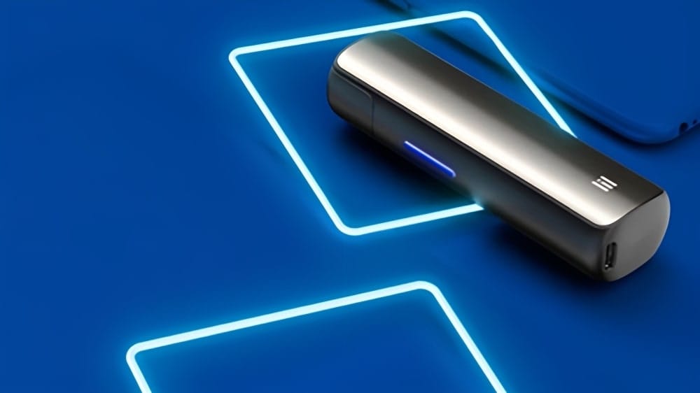 Устройство Stone Grey lil SOLID 2.0 на синем фоне с синими неоновыми квадратами